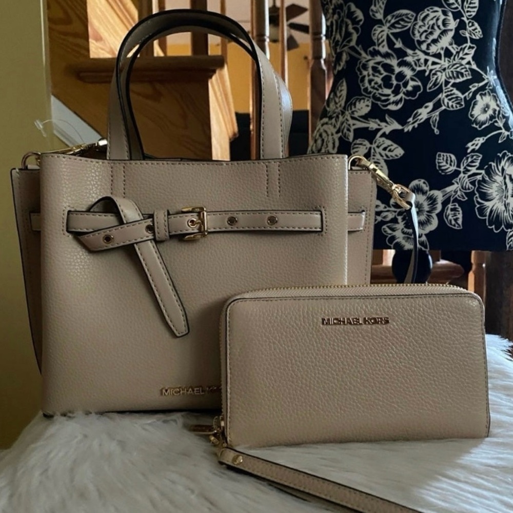 Michael Kors EMILIA Satchel/JET SET TRAVEL Wallet 2pc Set